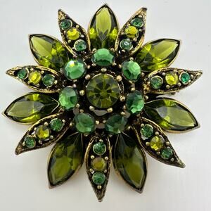 Hollycraft vintage 1950s gold tone fern light green rhinestones flower brooch